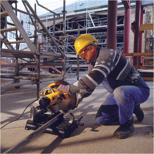 Przecinarka do metalu 355mm 2200W DeWalt -zdjęcie numer 5